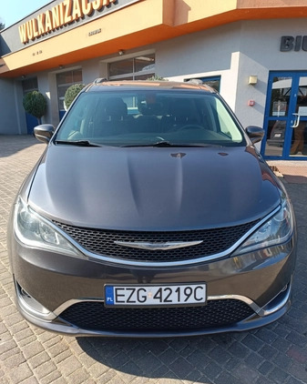 Chrysler Pacifica cena 73500 przebieg: 216500, rok produkcji 2017 z Zgierz małe 92